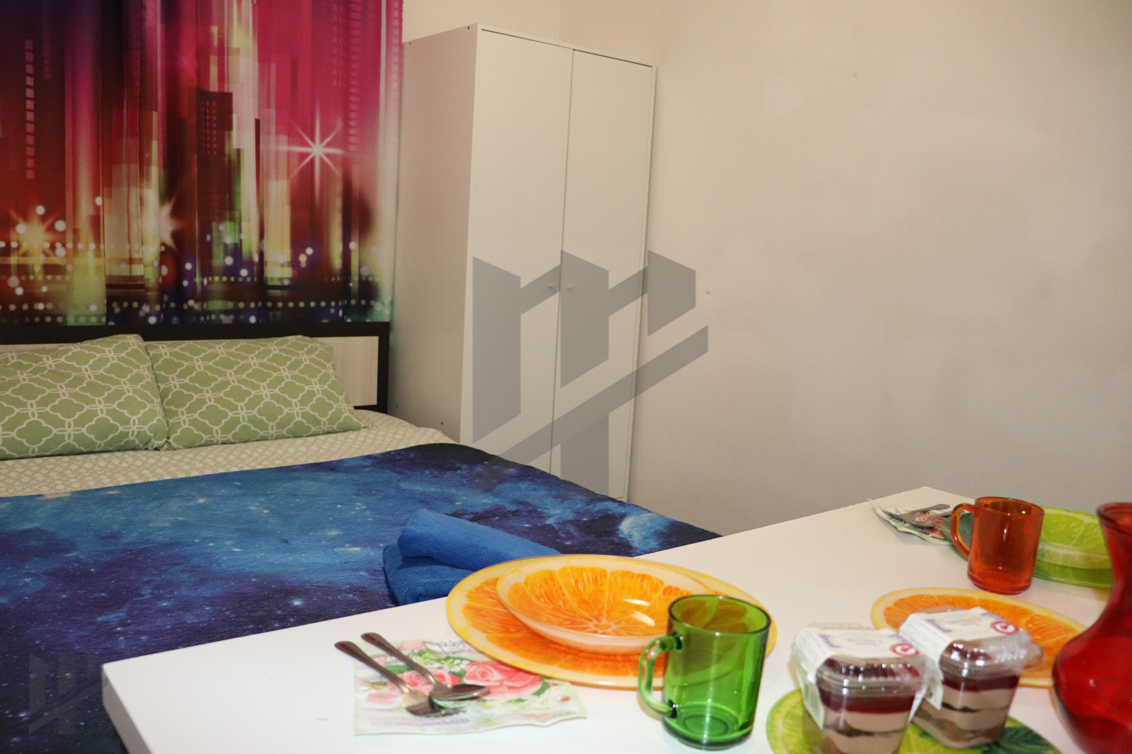 Студия с двуспальной кроватью у метро Железнодорожная