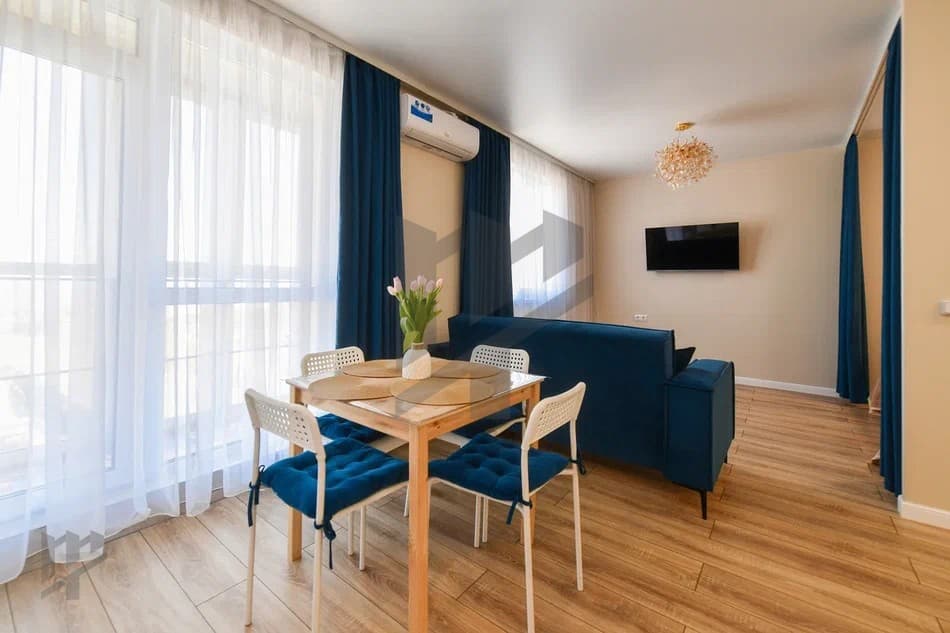 Просторная квартира с видом на Русский мост