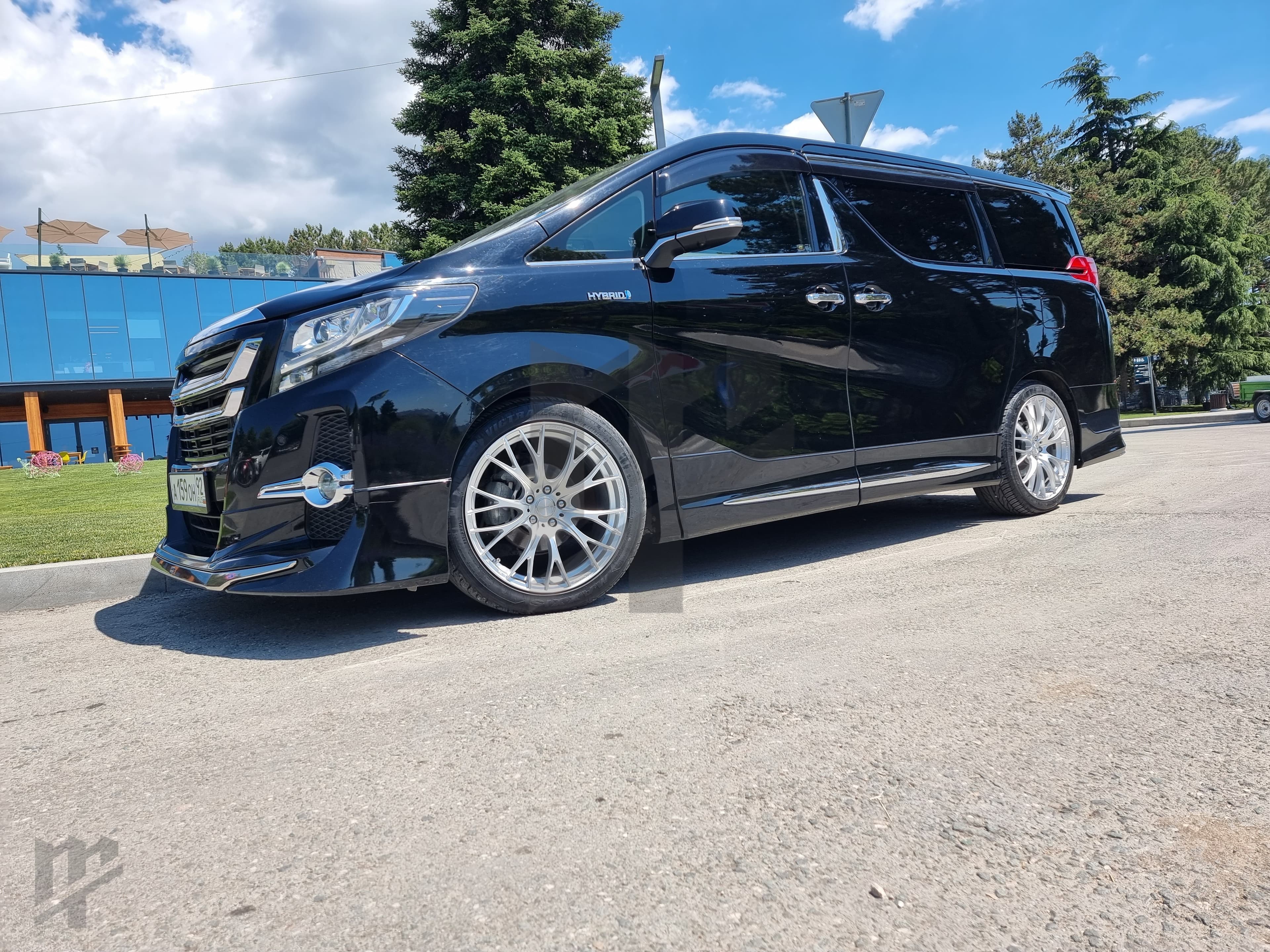 Аренда TOYOTA ALPHARD 2017 года.