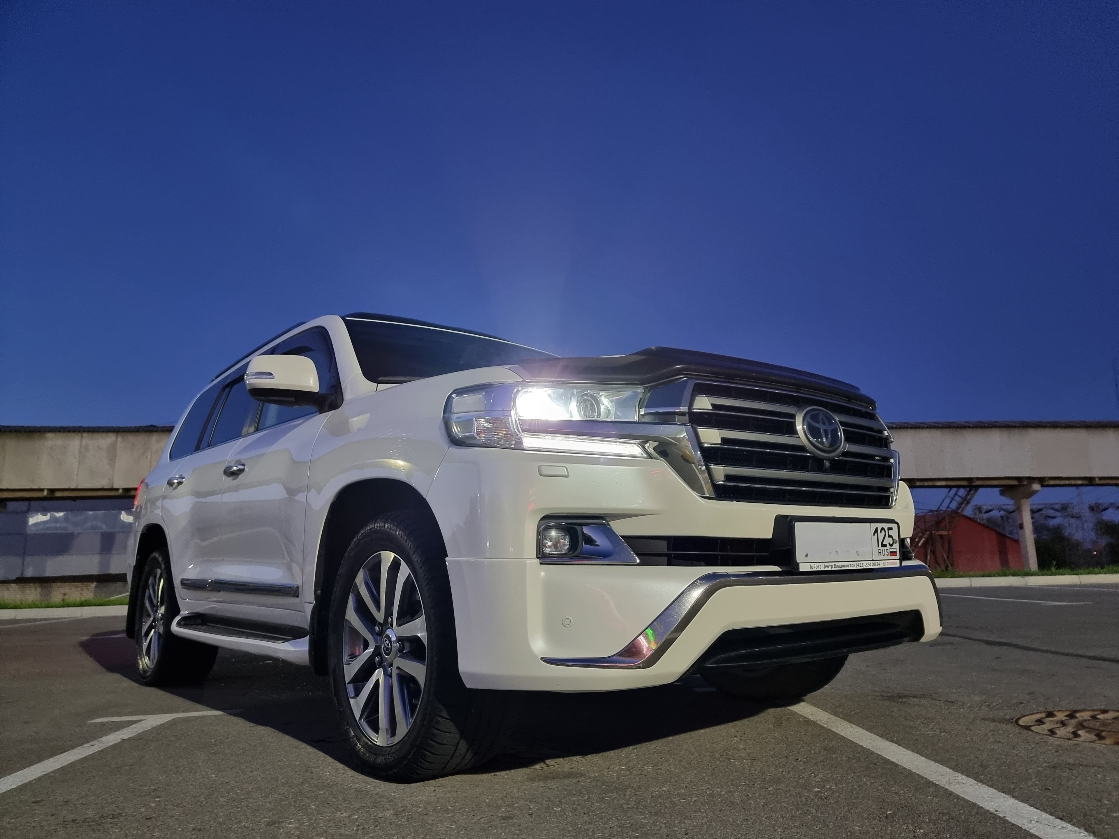 Аренда автомобиля LAND CRUZER 200 - 2020 года